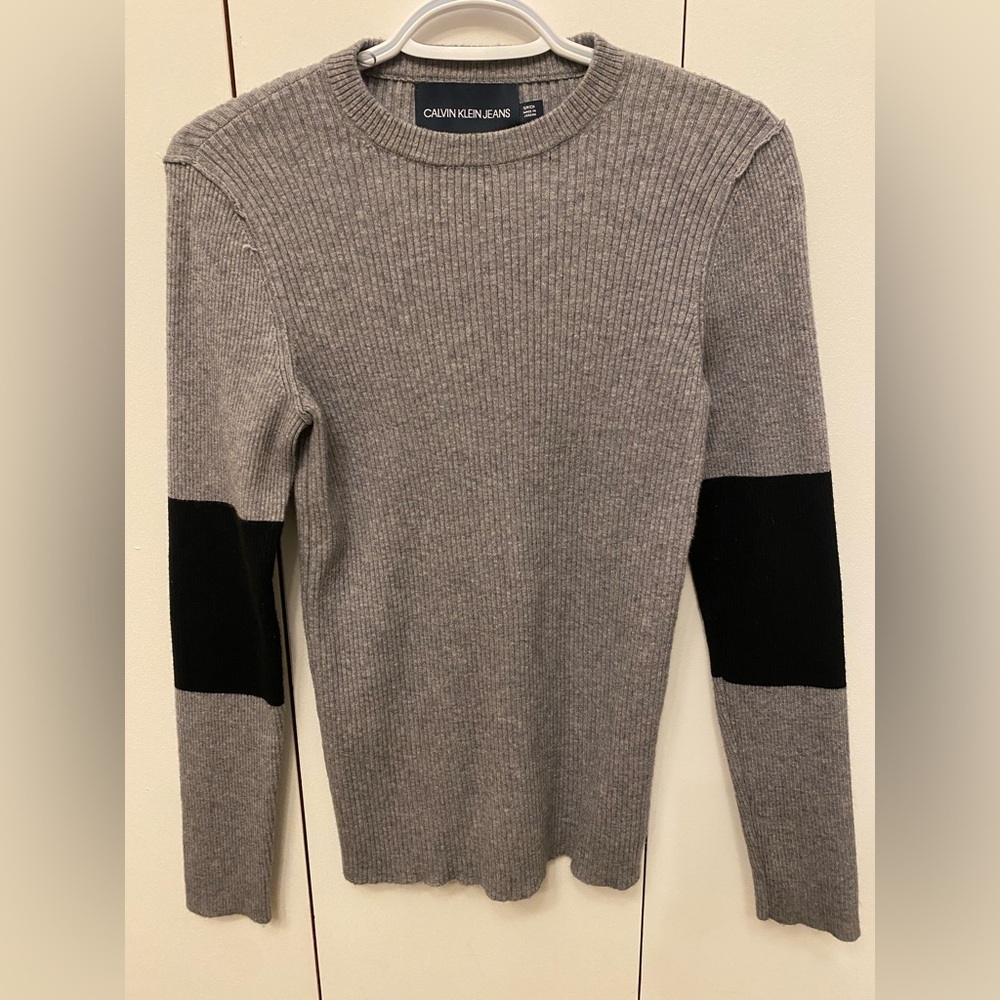 Calvin Klein sweater size S